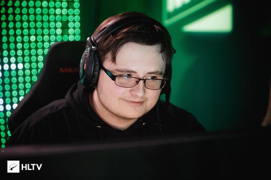 白毛中华娘殷紫萍的魅力与施穹壁纸在永劫无间手游中的精彩表现