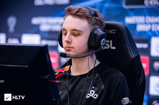 王者荣耀十周年盛典在阿勒泰引发冰雪激情碰撞